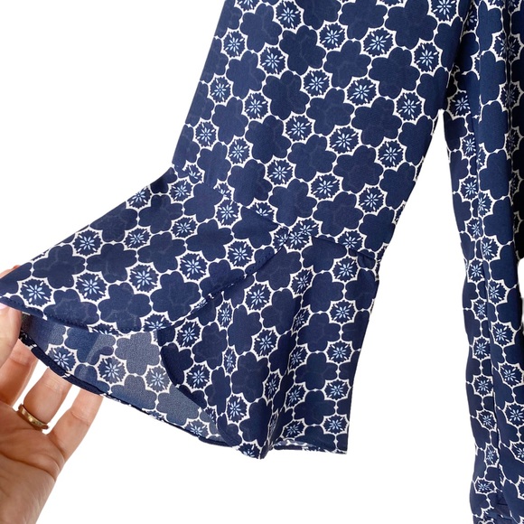 41 Hawthorne Blue Medallion Trellis Print Bell Flutter Flowy Sleeves Medium - Picture 2 of 5